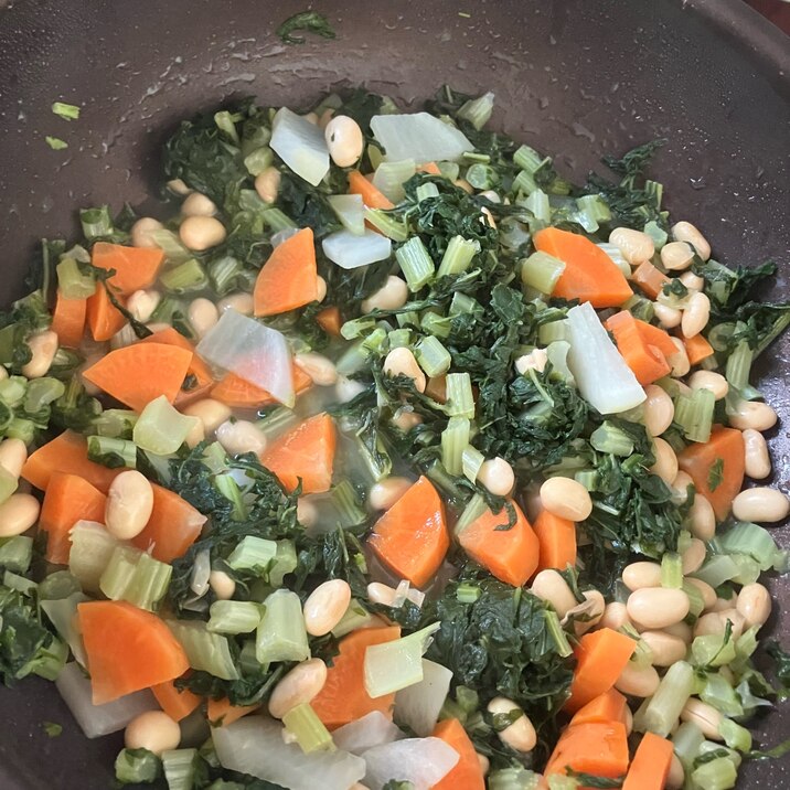 人参と大根の葉の大豆炒め